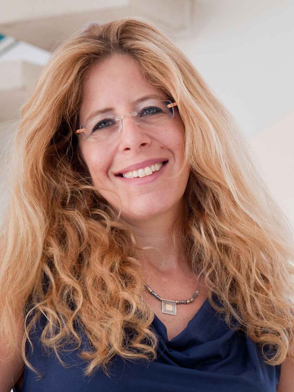 Portrait einer Frau mit blonden Haaren
